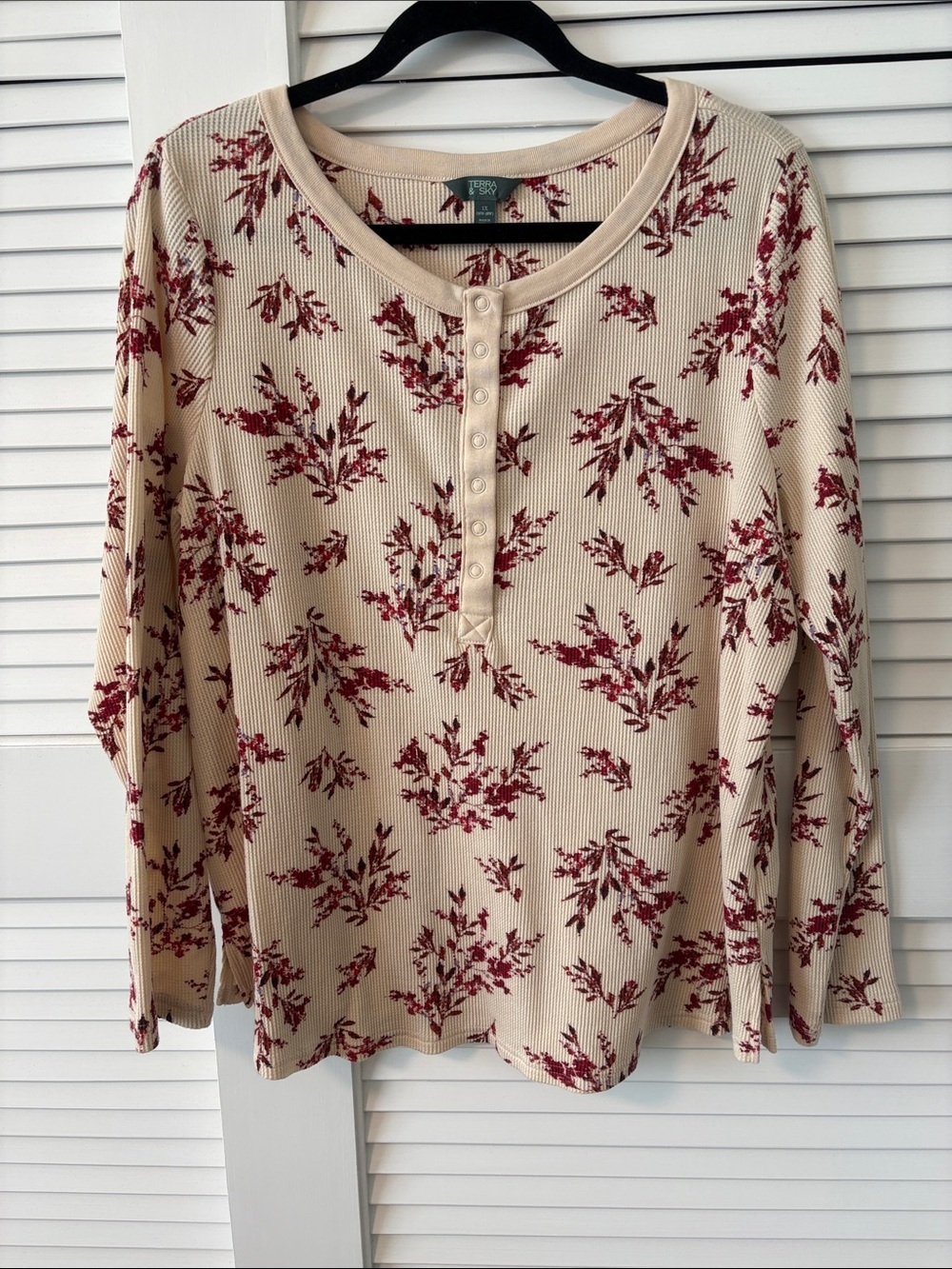 Terra & Sky Cream Long-Sleeve Henley thermal with Burgundy Floral Print
